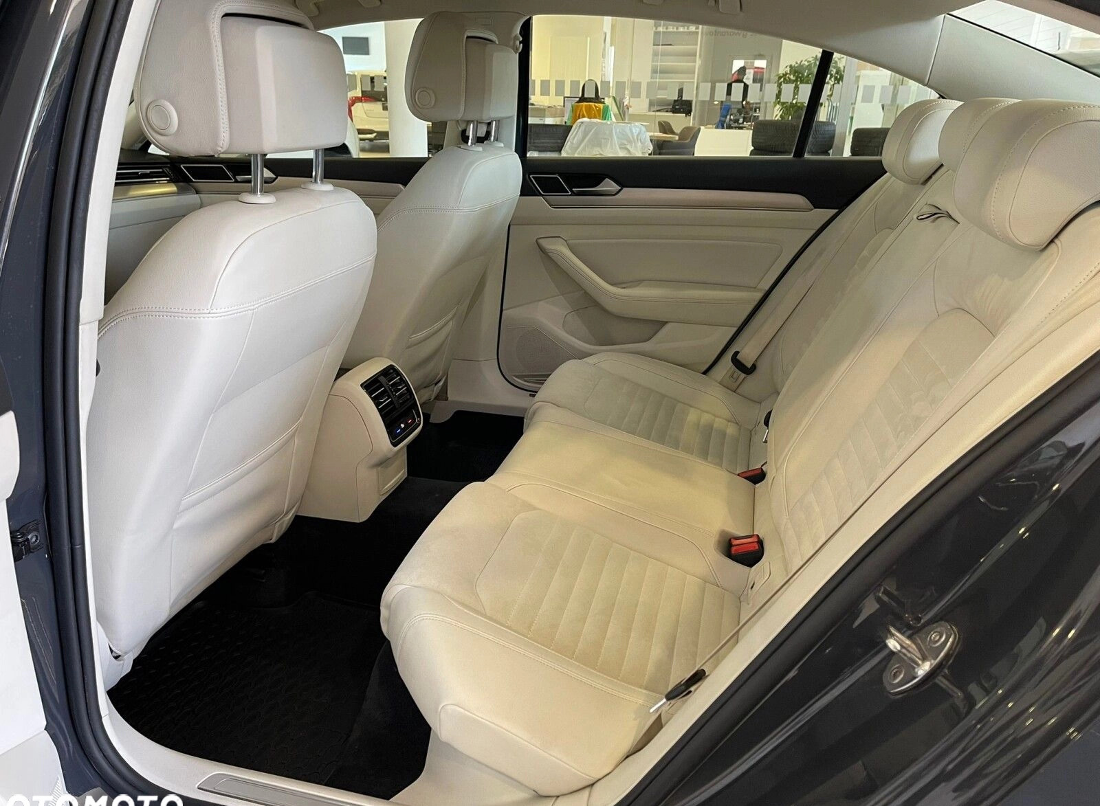Volkswagen Passat cena 67500 przebieg: 141125, rok produkcji 2015 z Śmigiel małe 781